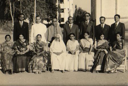 Manubhai's mother Ichchha Ba and her seven sons and their spouses